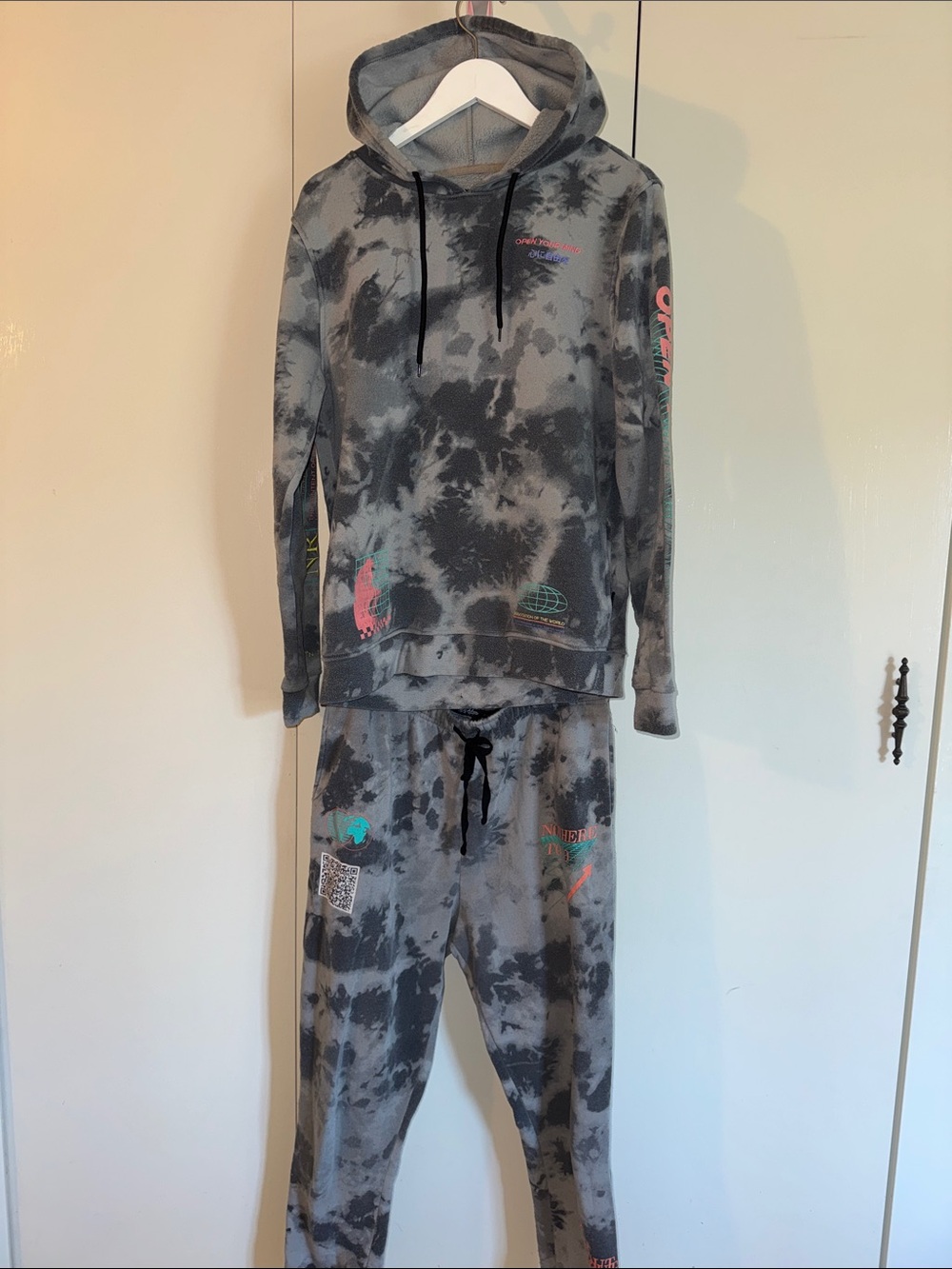 Gray Tie-Dye Hoodie & Jogger Set with Printed Designs